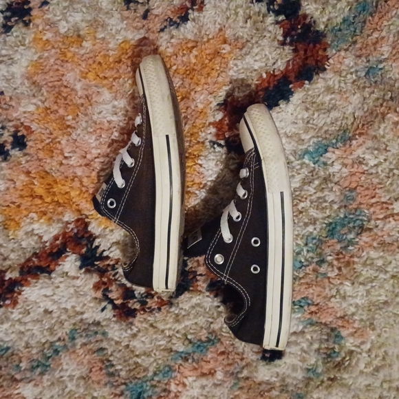 Youth Brown Converse • Size 3 - Picture 3 of 7